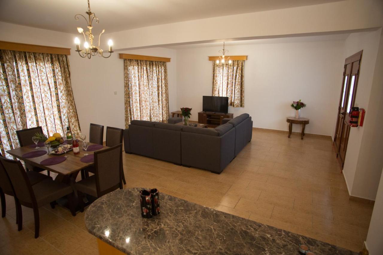 Marilia 1 Villa Полис Екстериор снимка