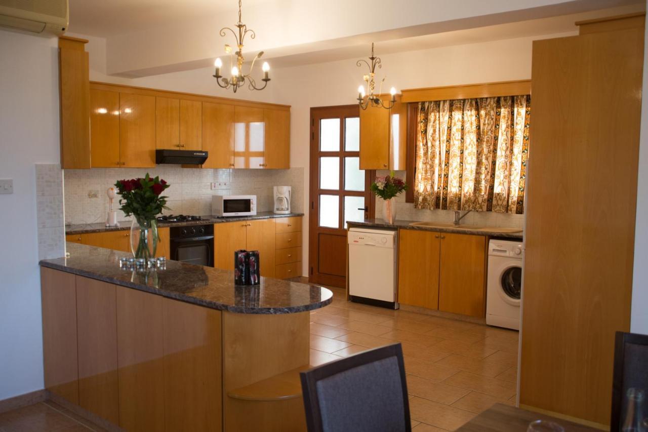 Marilia 1 Villa Полис Екстериор снимка