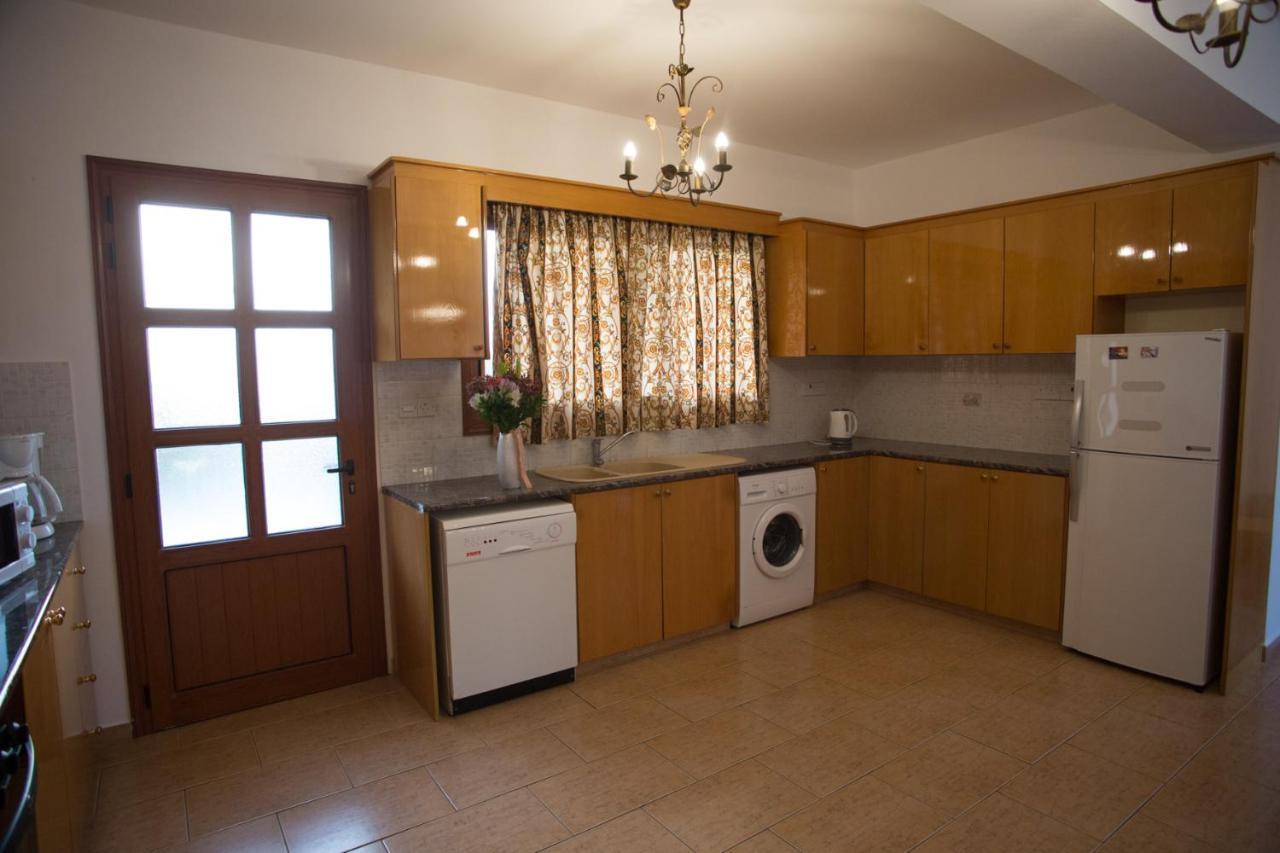 Marilia 1 Villa Полис Екстериор снимка