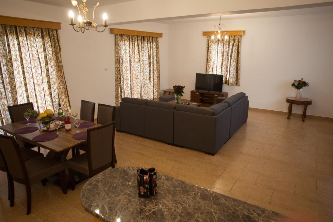 Marilia 1 Villa Полис Екстериор снимка