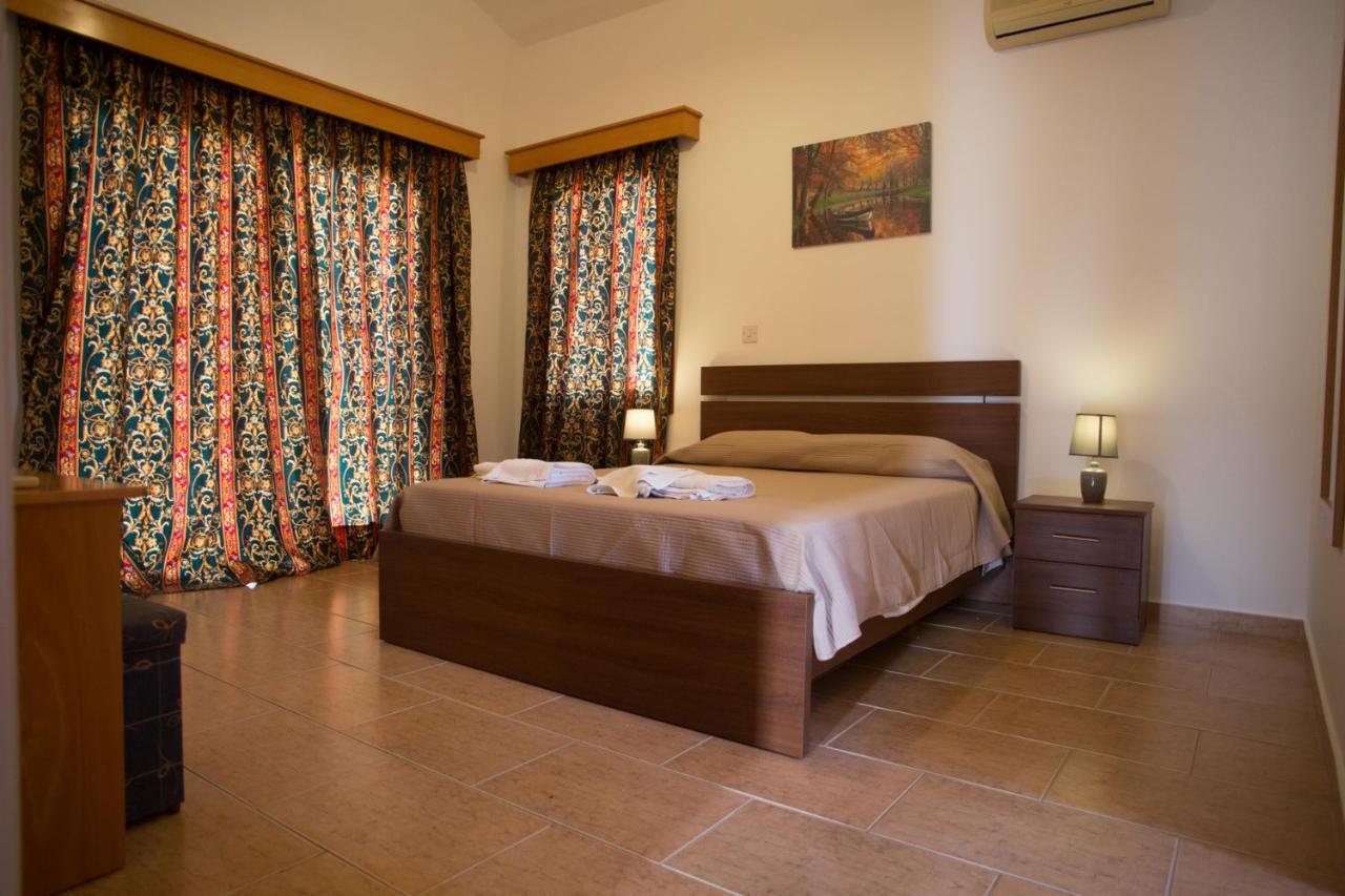 Marilia 1 Villa Полис Екстериор снимка